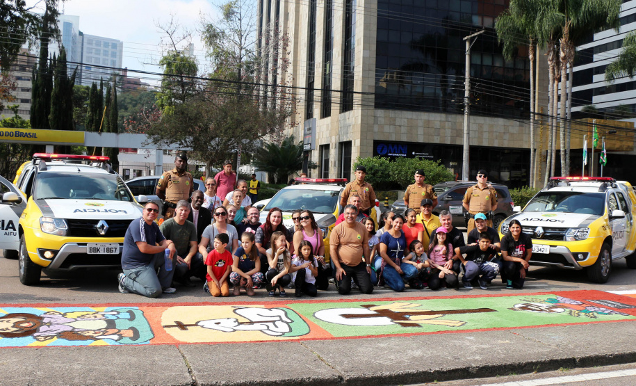 Curitiba, 20 de junho de 2019. Tapete da Policia Militar Corpus Christi. Foto: Policiais Militares e Familiares.