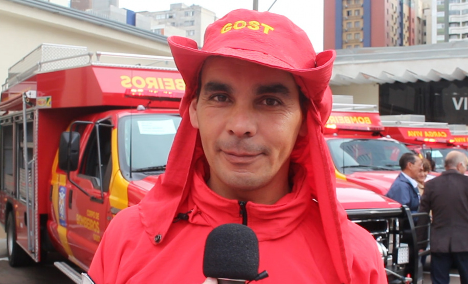 Cabo Angelo “A gente se emociona cada vez que tem que realizar algo para o próximo, por isso, para mim, ser bombeiro é emoção”, cabo Angelo.