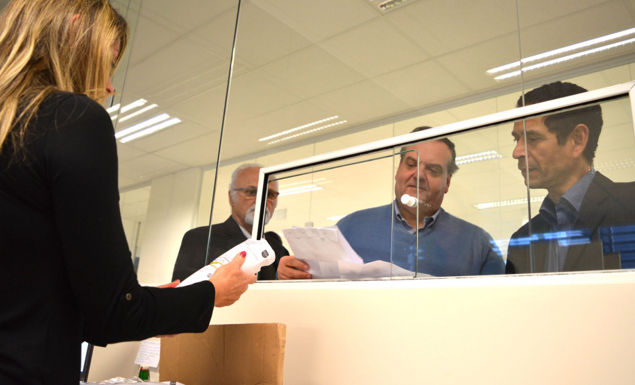 Secretário visita a sede da Polícia Científica, em Curitiba