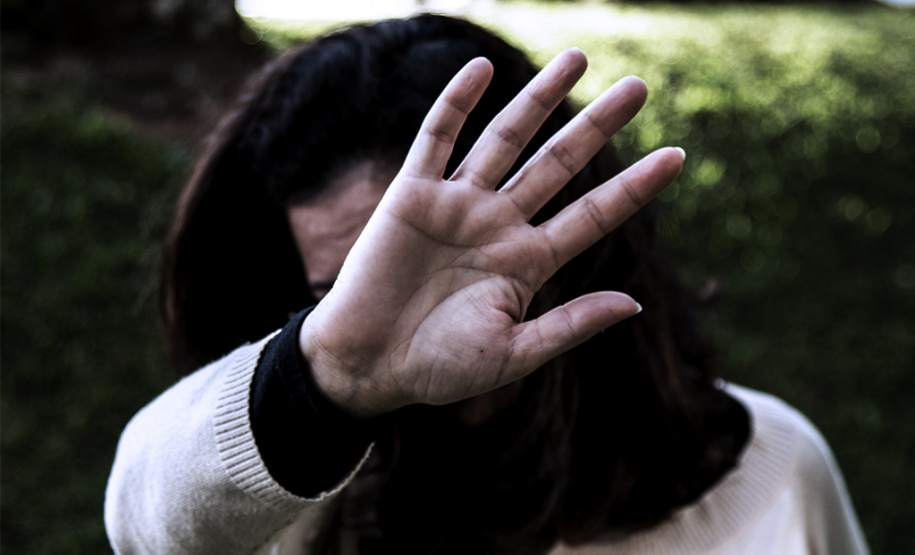 Estado orienta vítima de abuso a denunciar e buscar proteção Estado orienta vítima de abuso a denunciar e buscar proteção