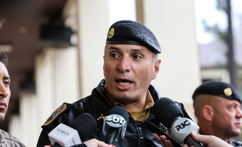 A Polícia Militar do Paraná (PM-PR) iniciou uma mega-operação (Operação 100) em Curitiba  e Região Metropolitana nesta sexta-feira (2). São 165 viaturas, 550 policiais militares de todos os batalhões espalhados pelos municípios com auxílio de motocicletas, cães, cavalos e helicóptero.  Curitiba, 02/08/2019 -  Foto: Geraldo Bubniak/ANPr