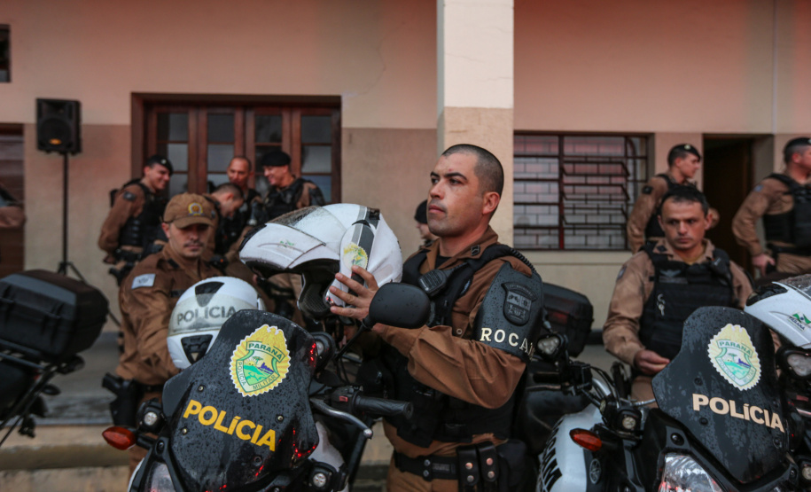 A Polícia Militar do Paraná (PM-PR) iniciou uma mega-operação (Operação 100) em Curitiba  e Região Metropolitana nesta sexta-feira (2). São 165 viaturas, 550 policiais militares de todos os batalhões espalhados pelos municípios com auxílio de motocicletas, cães, cavalos e helicóptero.  Curitiba, 02/08/2019 -  Foto: Geraldo Bubniak/ANPr