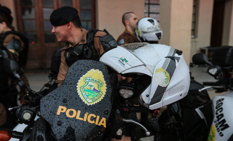 A Polícia Militar do Paraná (PM-PR) iniciou uma mega-operação (Operação 100) em Curitiba  e Região Metropolitana nesta sexta-feira (2). São 165 viaturas, 550 policiais militares de todos os batalhões espalhados pelos municípios com auxílio de motocicletas, cães, cavalos e helicóptero.  Curitiba, 02/08/2019 -  Foto: Geraldo Bubniak/ANPr