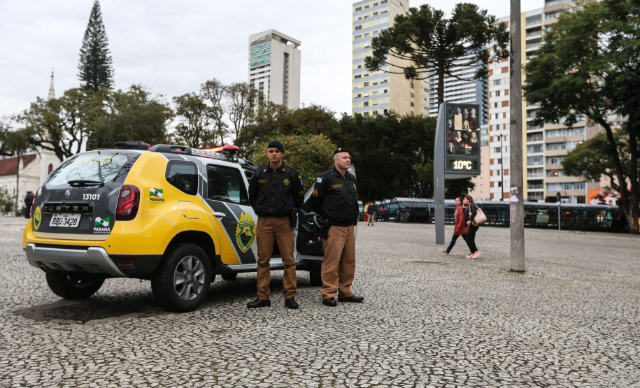 A Polícia Militar do Paraná (PM-PR) iniciou uma mega-operação (Operação 100) em Curitiba  e Região Metropolitana nesta sexta-feira (2). São 165 viaturas, 550 policiais militares de todos os batalhões espalhados pelos municípios com auxílio de motocicletas, cães, cavalos e helicóptero.  Curitiba, 02/08/2019 -  Foto: Geraldo Bubniak/ANPr