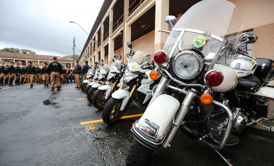 A Polícia Militar do Paraná (PM-PR) iniciou uma mega-operação (Operação 100) em Curitiba  e Região Metropolitana nesta sexta-feira (2). São 165 viaturas, 550 policiais militares de todos os batalhões espalhados pelos municípios com auxílio de motocicletas, cães, cavalos e helicóptero.  Curitiba, 02/08/2019 -  Foto: Geraldo Bubniak/ANPr