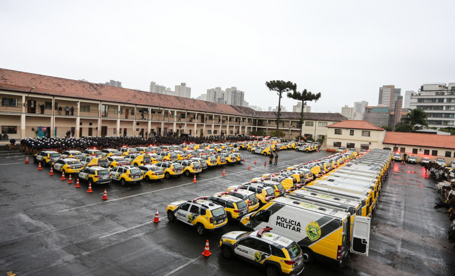 A Polícia Militar do Paraná (PM-PR) iniciou uma mega-operação (Operação 100) em Curitiba  e Região Metropolitana nesta sexta-feira (2). São 165 viaturas, 550 policiais militares de todos os batalhões espalhados pelos municípios com auxílio de motocicletas, cães, cavalos e helicóptero.  Curitiba, 02/08/2019 -  Foto: Geraldo Bubniak/ANPr