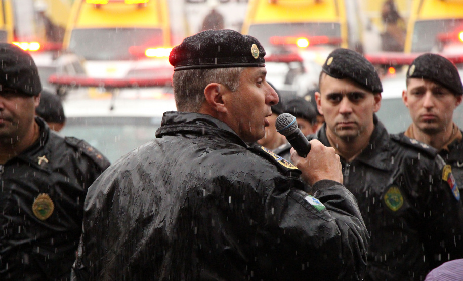 Curitiba, 02 de agosto de 2019.  Polícia Militar deflagra Operação 100 com mais de 500 policiais e 165 viaturas em Curitiba. Foto: Cel. QOPM Péricles de Matos, Comandante-Geral da PMPR, falando com a tropa durante o lançamento da Operação.