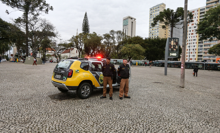 A Polícia Militar do Paraná (PM-PR) iniciou uma mega-operação (Operação 100) em Curitiba e Região Metropolitana nesta sexta-feira (2). São 165 viaturas, 550 policiais militares de todos os batalhões espalhados pelos municípios com auxílio de motocicletas, cães, cavalos e helicóptero. Curitiba, 02/08/2019 - Foto: Geraldo Bubniak/ANPr