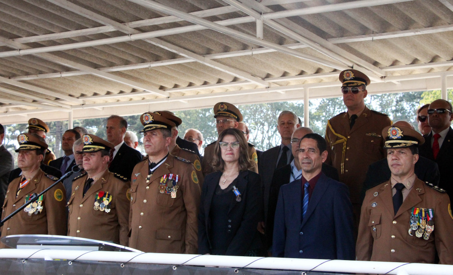 Secretário prestigia solenidade em comemoração ao 165º Aniversário da Polícia Militar do Paraná Secretário prestigia solenidade em comemoração ao 165º Aniversário da Polícia Militar do Paraná