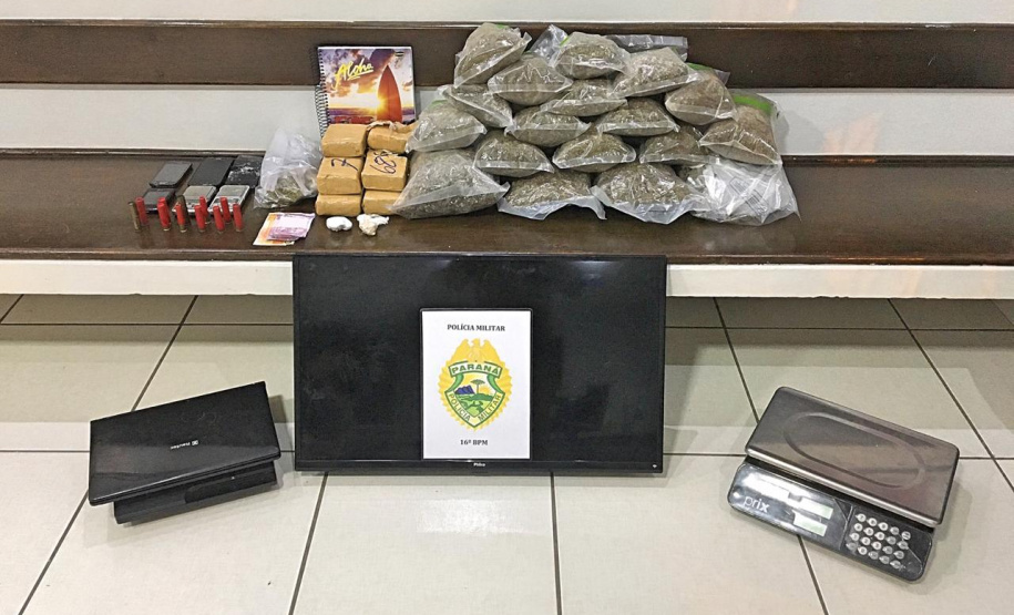 Denúncia leva PM a apreender mais de 12 quilos de drogas em Guarapuava (PR) Denúncia leva PM a apreender mais de 12 quilos de drogas em Guarapuava (PR)