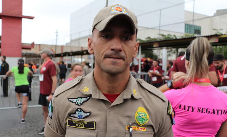 06-10-2019. 4ª Ediçao Corrida de Fogo do Corpo de Bombeiros Curitiba, 06 de Outubro de 2019. 4ª Ediçao Corrida de Fogo do Corpo de Bombeiros. Foto: entrevista Soldado Alves, 1º lugar 5 KM.
