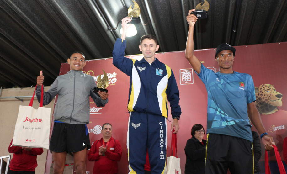 06-10-2019. 4ª Ediçao Corrida de Fogo do Corpo de Bombeiros Curitiba, 06 de Outubro de 2019. 4ª Ediçao Corrida de Fogo do Corpo de Bombeiros. Foto: ganhadores categoria militar 10 KM.