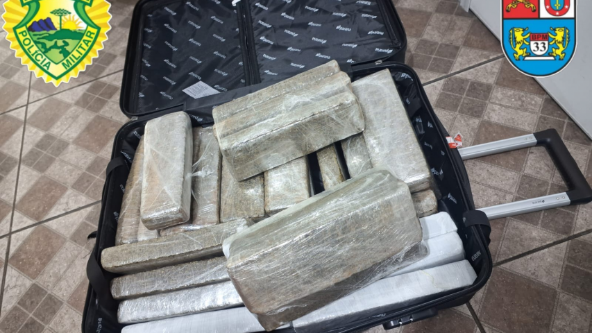 PMPR apreende 23 kg de maconha com adolescente em ônibus interestadual