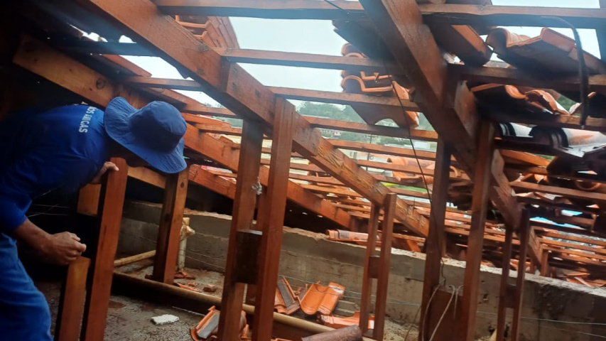 Escolas danificadas por temporal são reconstruídas com mão de obra prisional em Laranjeiras do Sul